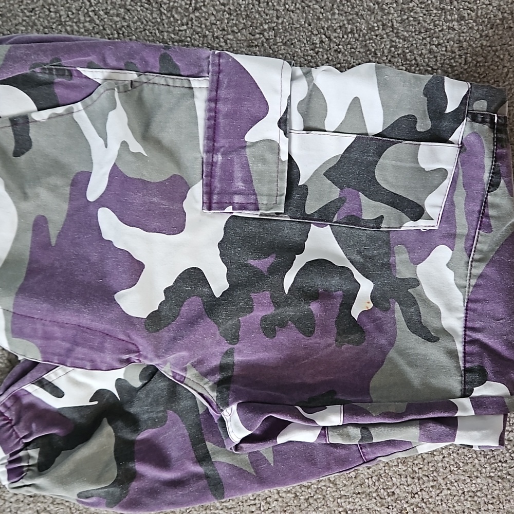 Men's purple camo pants size medium